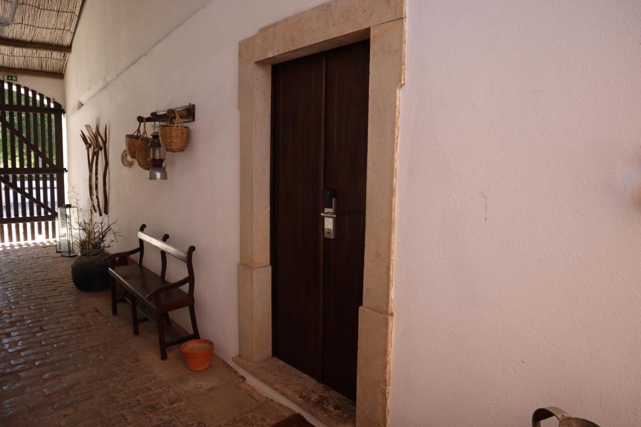 Os Agostos Bed & Breakfast Exterior photo