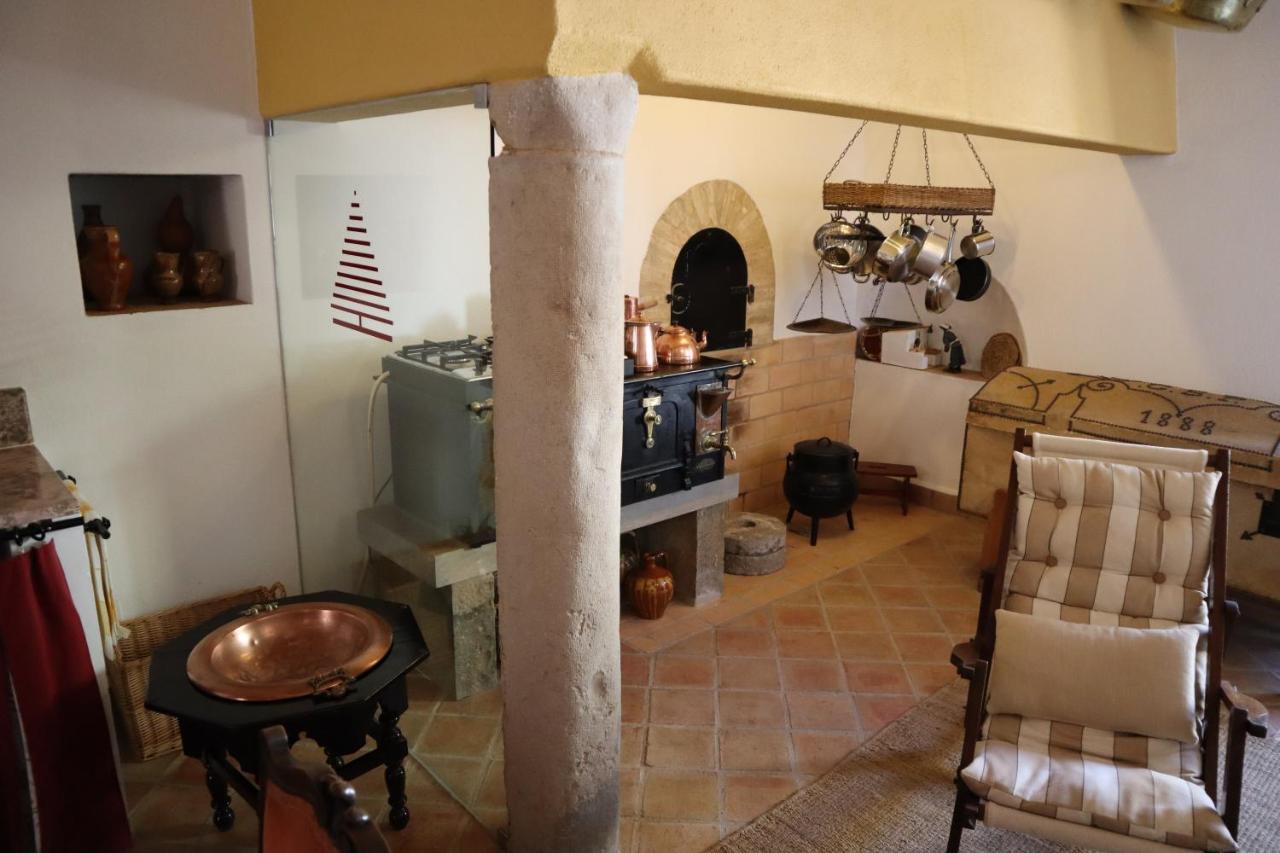 Os Agostos Bed & Breakfast Exterior photo