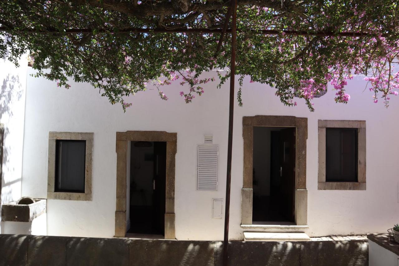 Os Agostos Bed & Breakfast Exterior photo